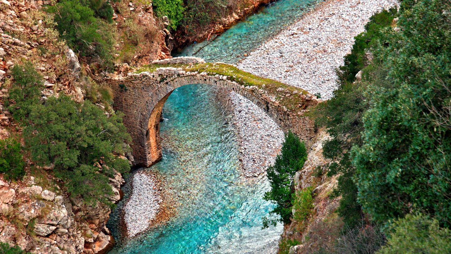 Τα ωραιότερα πέτρινα γεφύρια της Αργιθέας