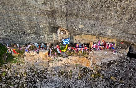 Άγιος Γεώργιος Μανδηλάς – Πολύχρωμα τάματα