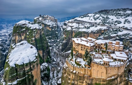 Όταν χιονίζει στα Μετέωρα